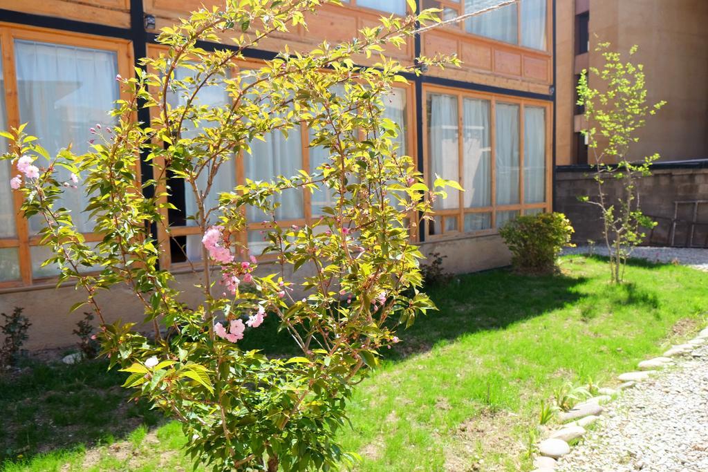 Huksum House Apartment Deqen Екстериор снимка