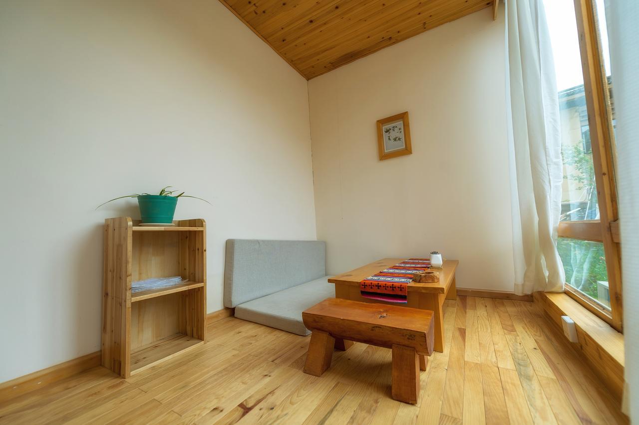Huksum House Apartment Deqen Екстериор снимка